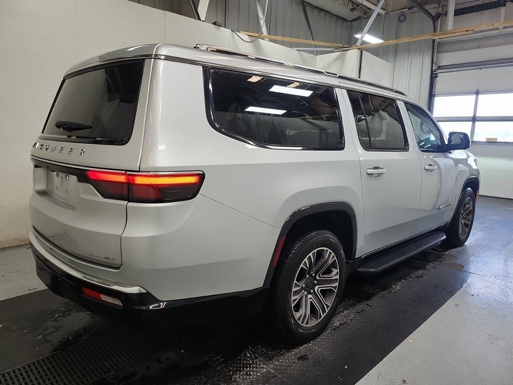 2023 Jeep Wagoneer L Series II photo 3