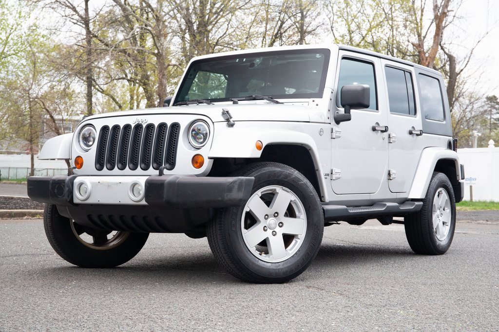 2010 Jeep Wrangler Unlimited Sahara photo 2
