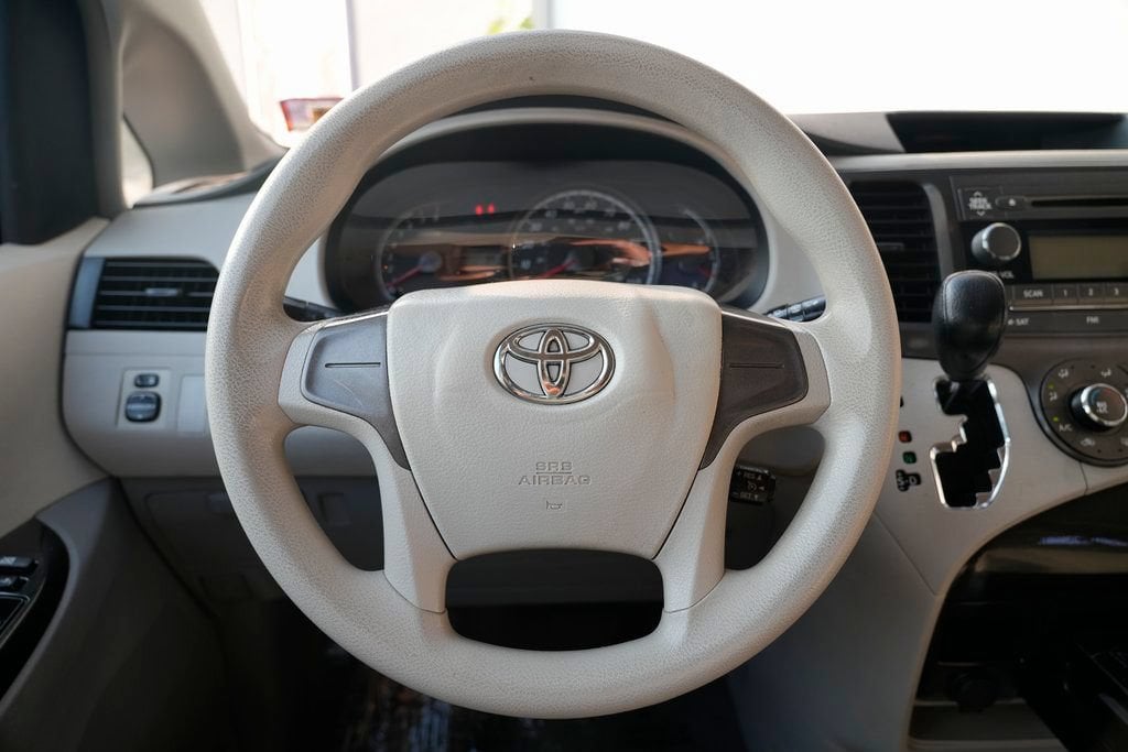 2011 Toyota Sienna Base - Photo 35