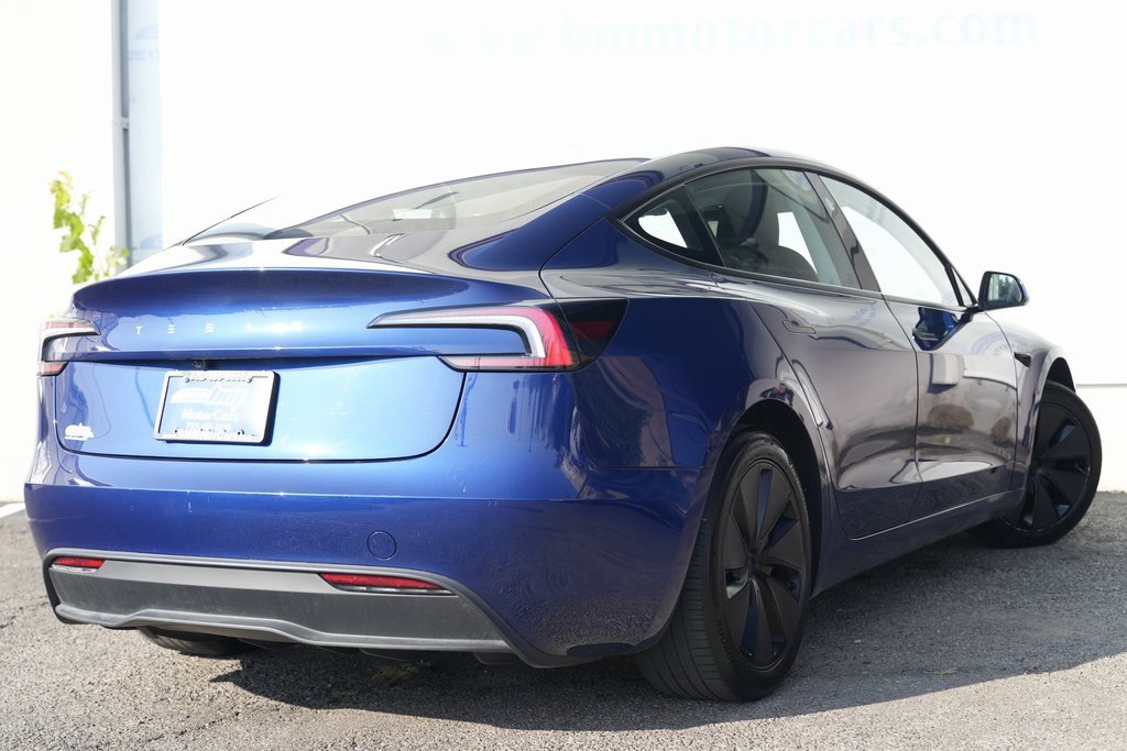 2024 Tesla Model 3 photo 3