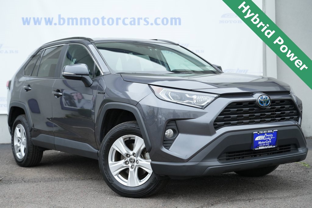 2021 Toyota RAV4 XLE's photo