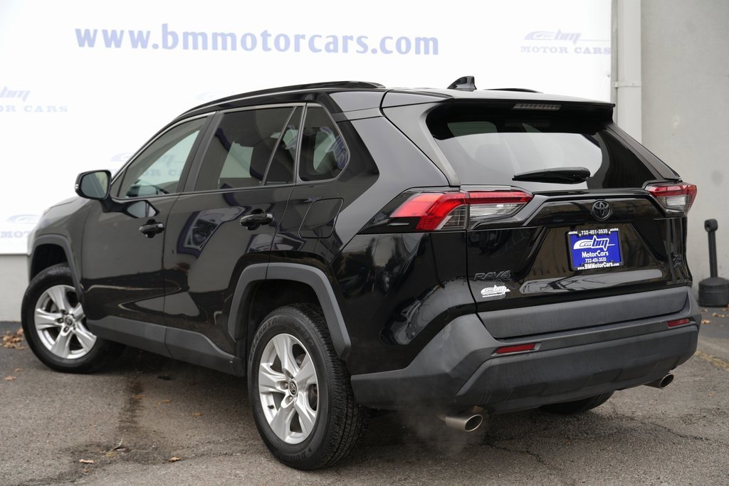 2021 Toyota RAV4 XLE photo 4