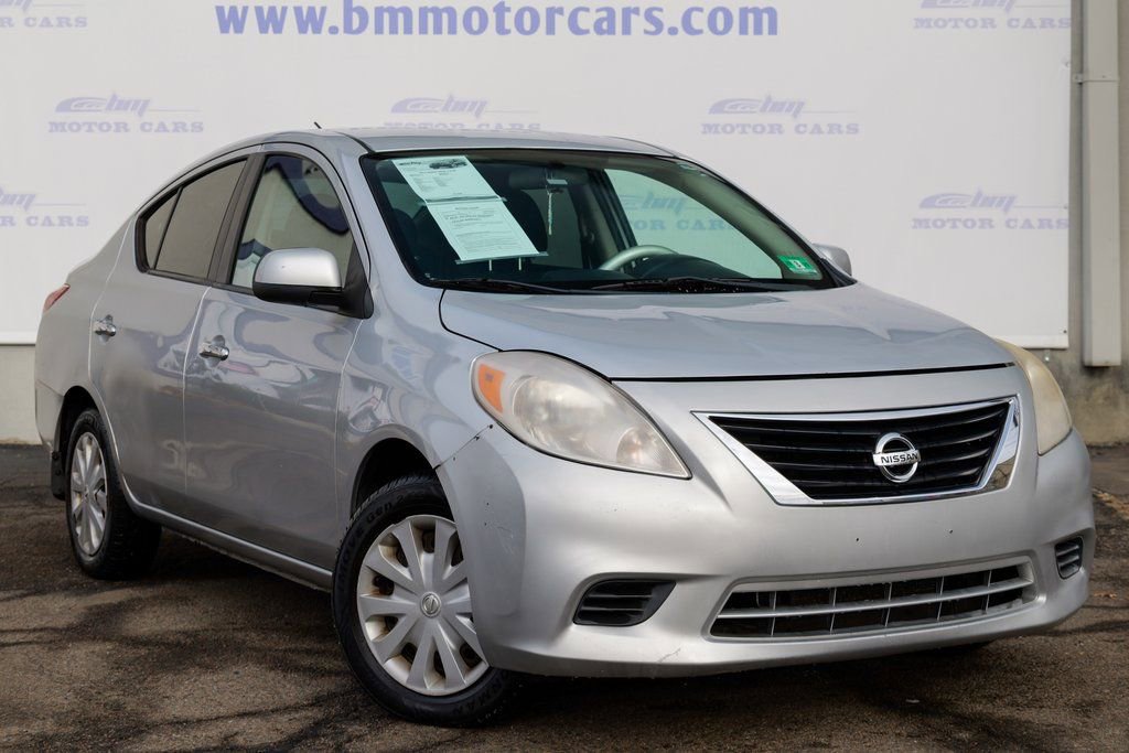 2012 Nissan Versa SV