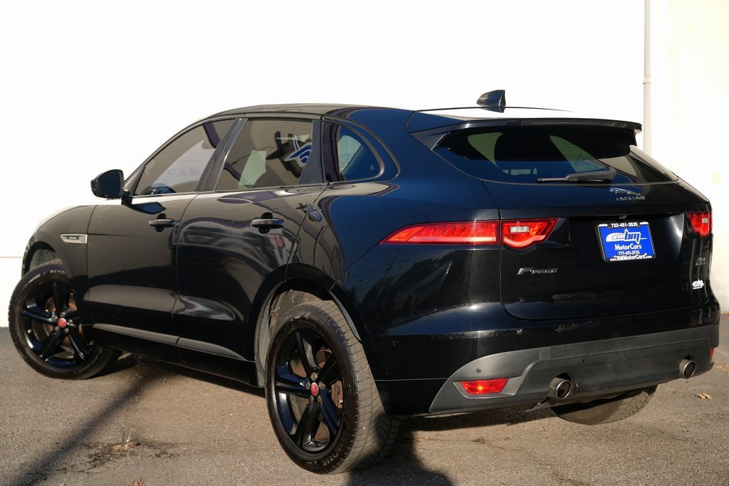 2017 Jaguar F-PACE R-Sport photo 4