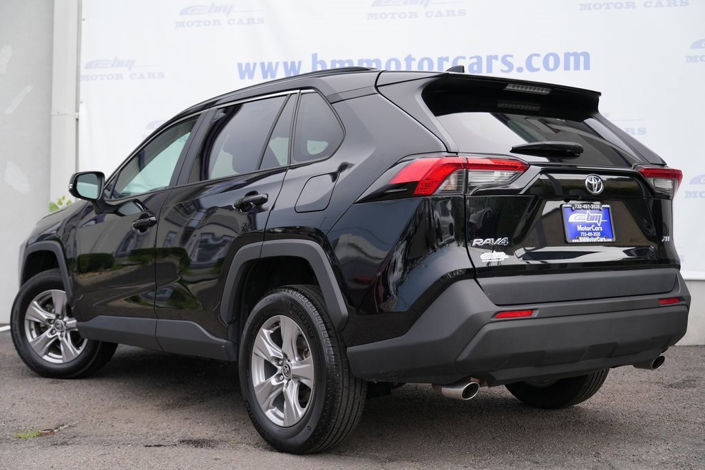 2023 Toyota RAV4 XLE photo 4