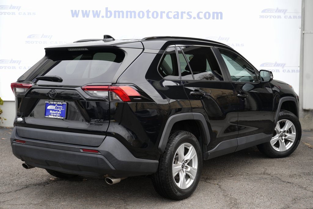 2021 Toyota RAV4 XLE photo 3