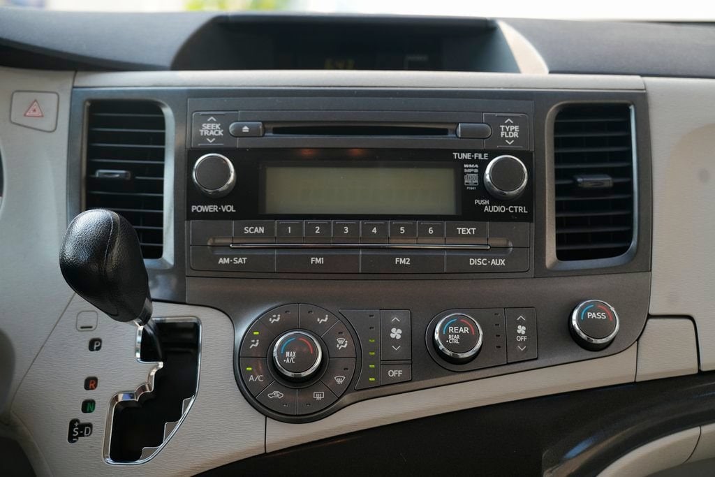 2011 Toyota Sienna Base - Photo 34