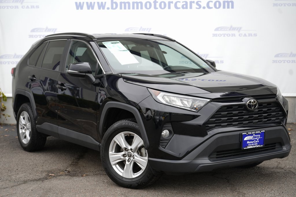 2021 Toyota RAV4 XLE's photo
