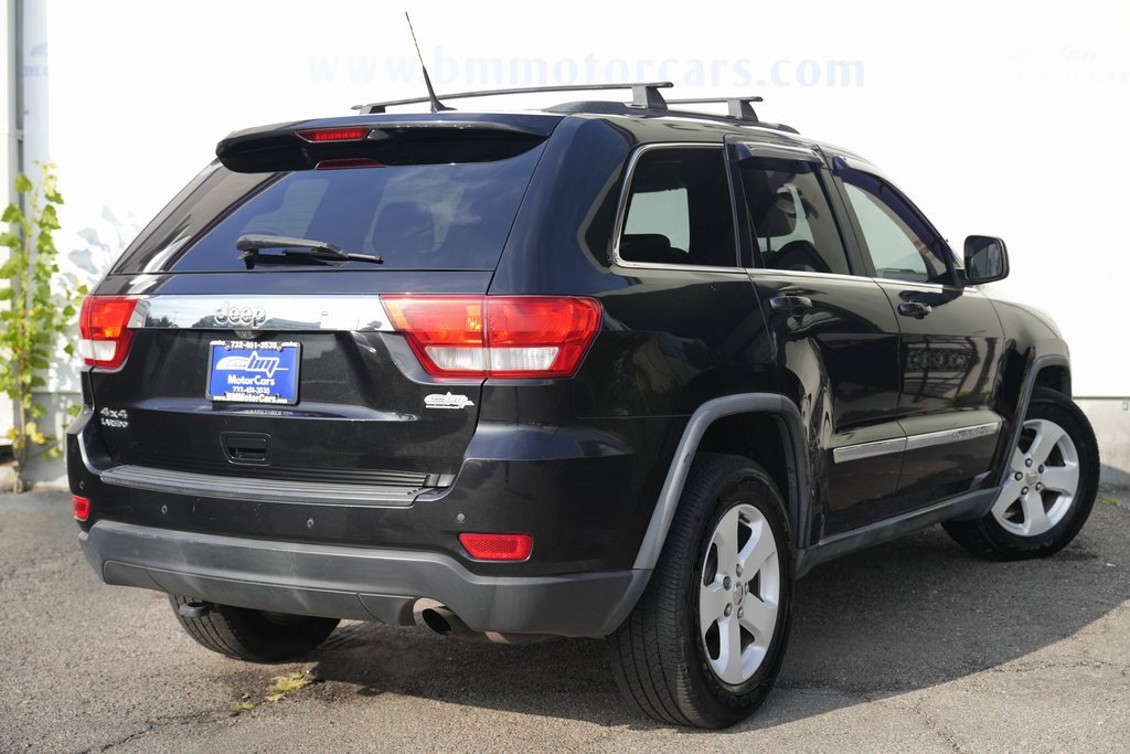 2011 Jeep Grand Cherokee Laredo photo 3