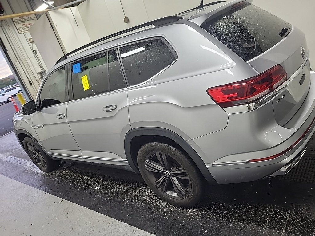 2021 Volkswagen Atlas V6 SE Technology R-Line photo 2