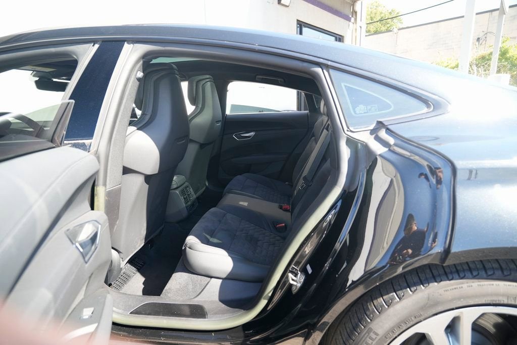 2022 Audi e-tron GT Premium Plus - Photo 19