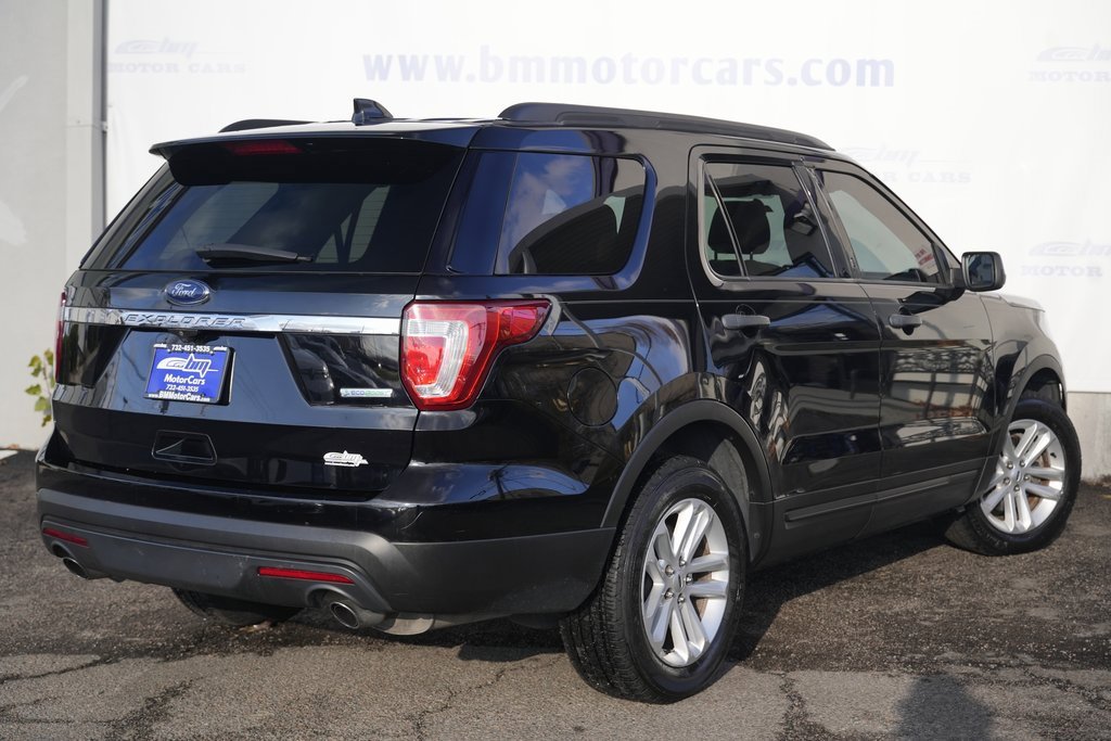 2017 Ford Explorer Base photo 3