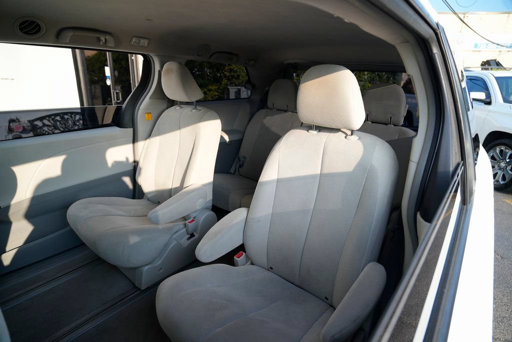 2011 Toyota Sienna Base - Photo 22