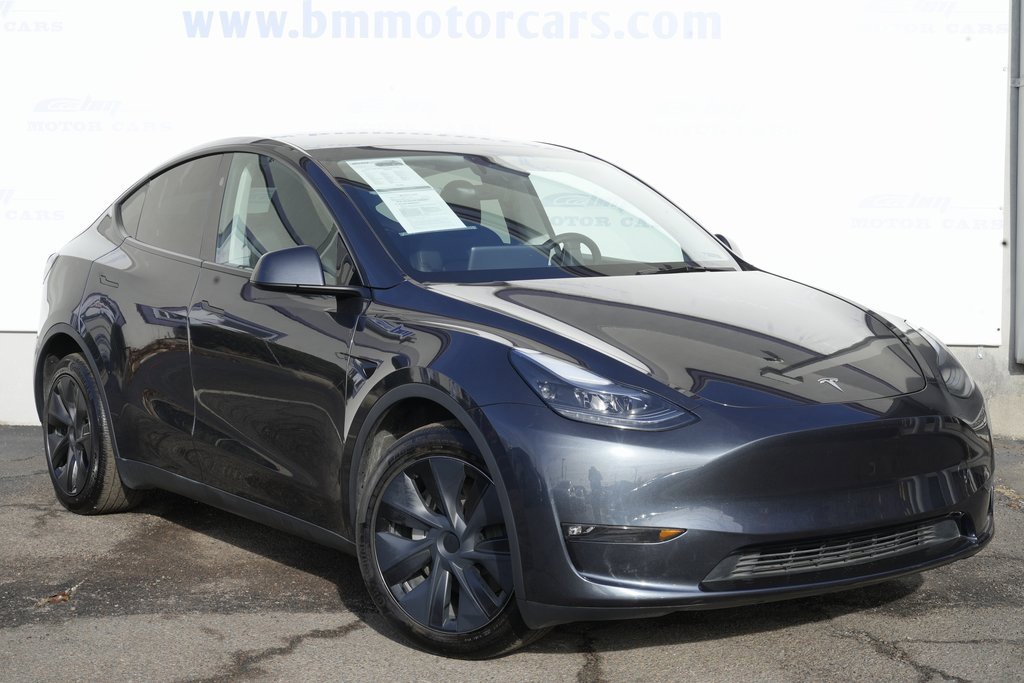 2025 Tesla Model Y Long Range's photo