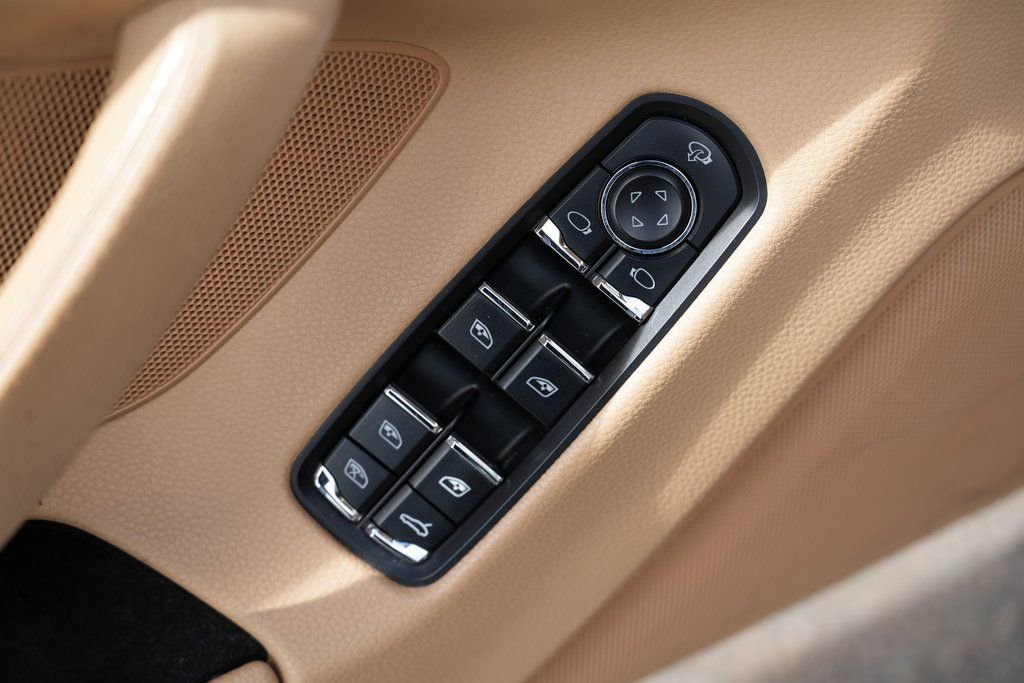 2013 Porsche Panamera - Photo 28