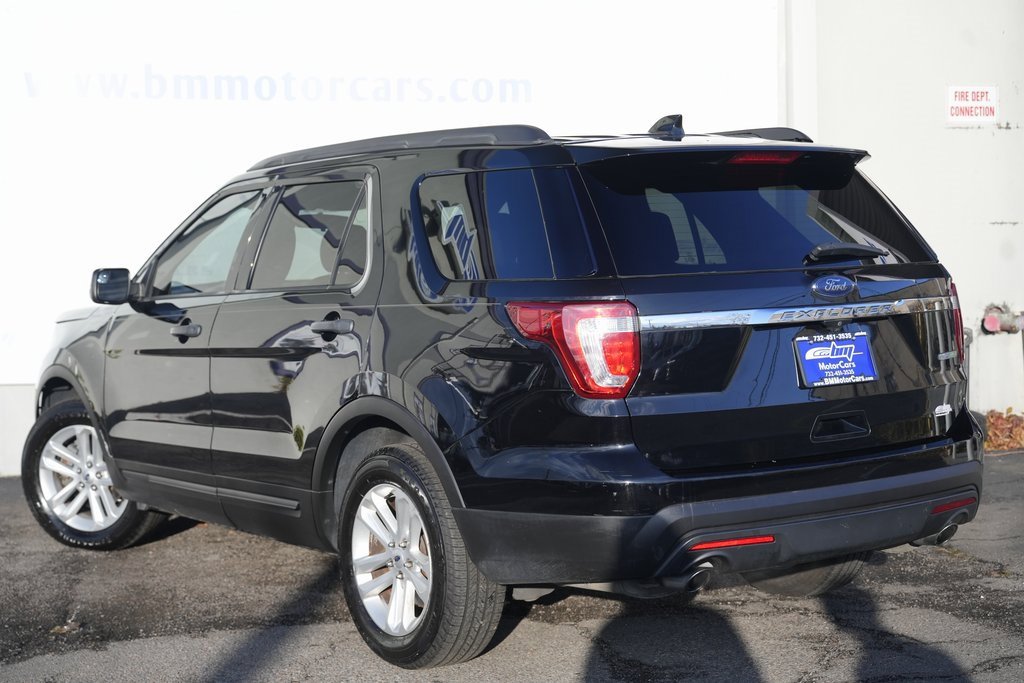 2017 Ford Explorer Base photo 4