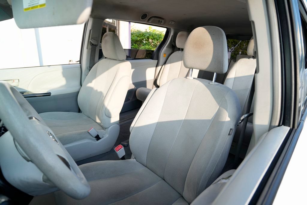 2011 Toyota Sienna Base - Photo 21