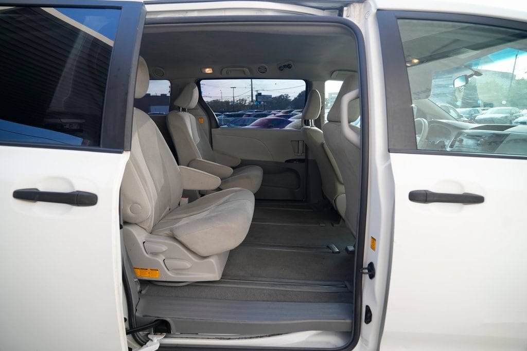 2011 Toyota Sienna Base - Photo 20