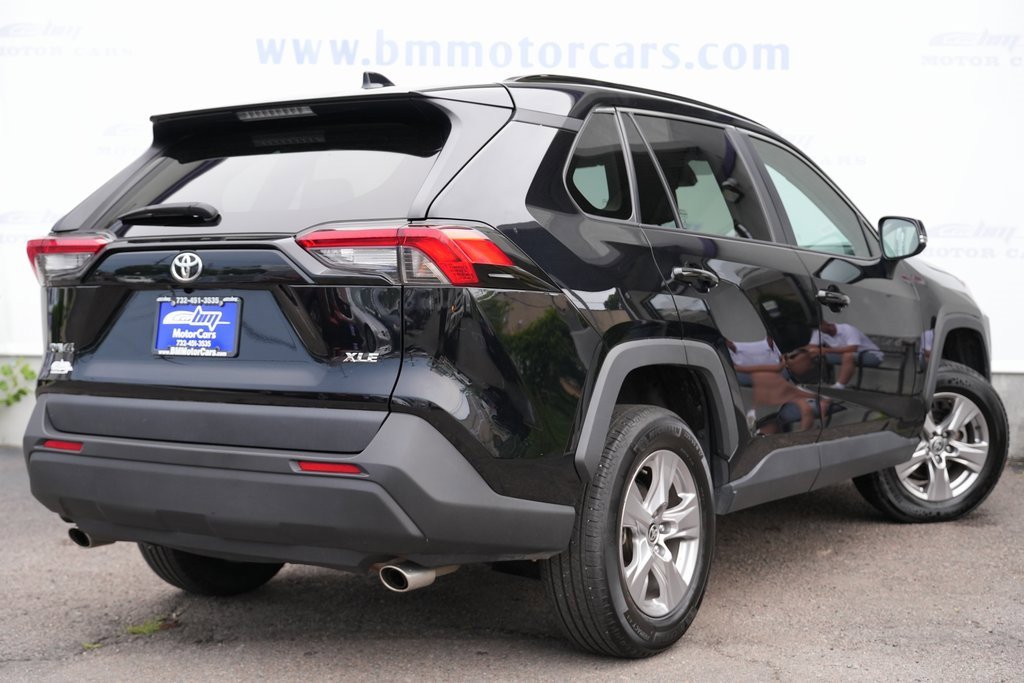 2023 Toyota RAV4 XLE photo 3