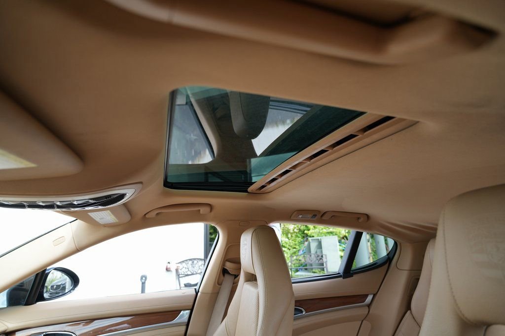 2013 Porsche Panamera - Photo 22