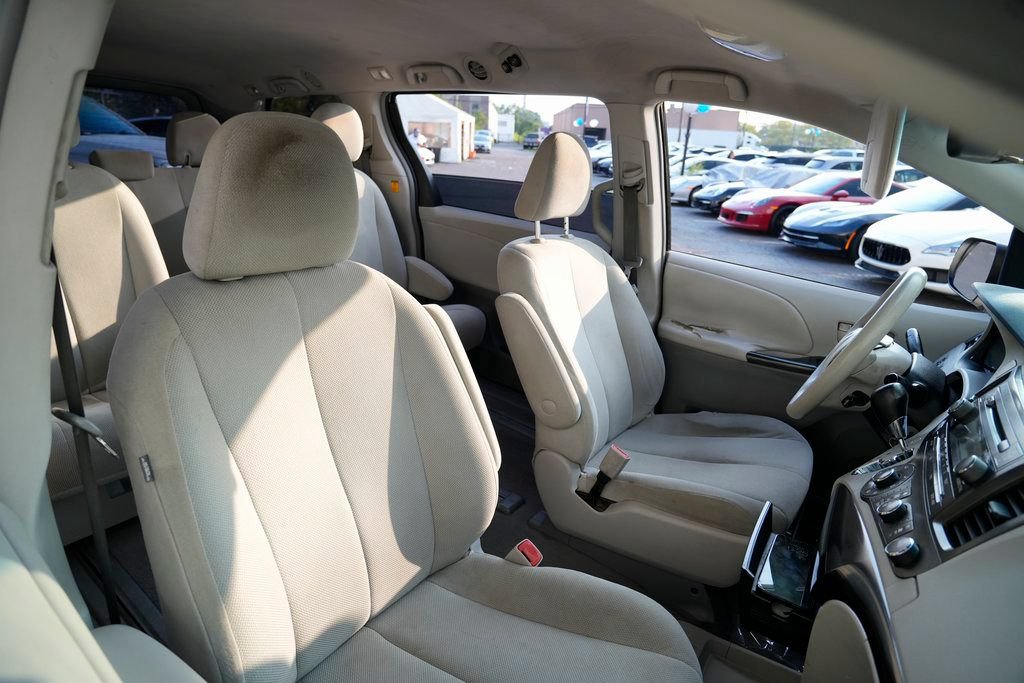 2011 Toyota Sienna Base - Photo 24