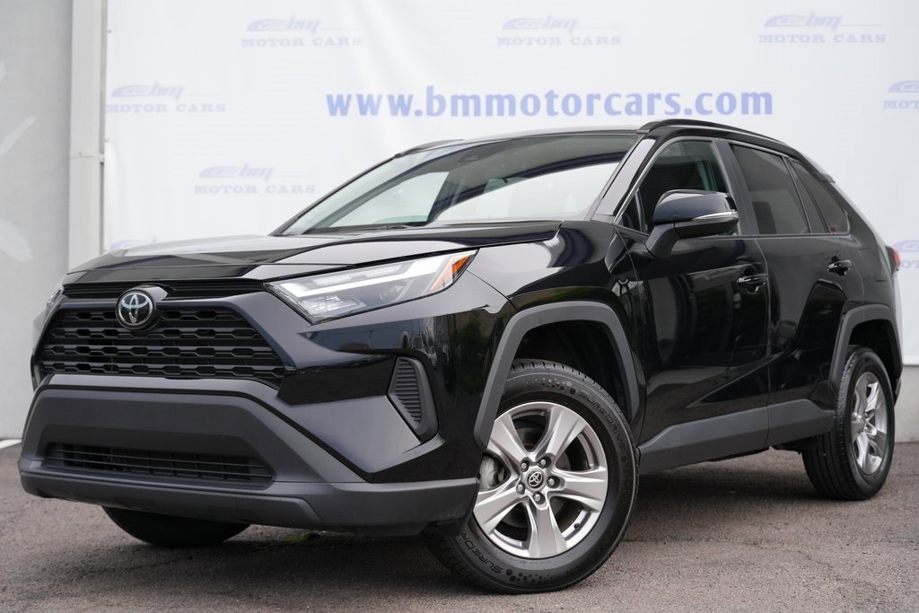 2023 Toyota RAV4 XLE photo 2