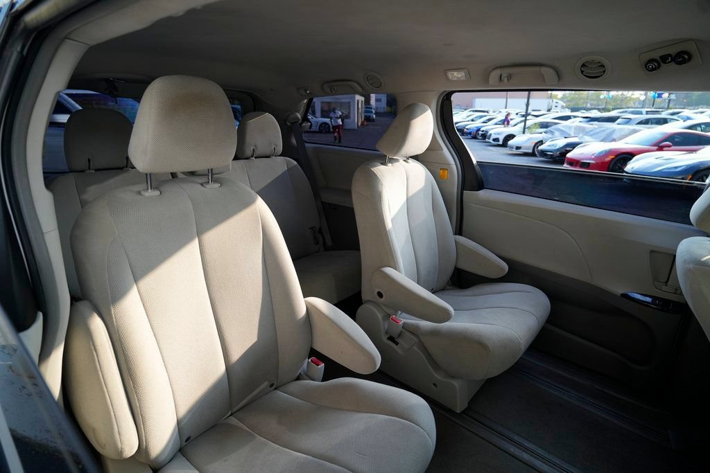 2011 Toyota Sienna Base - Photo 23