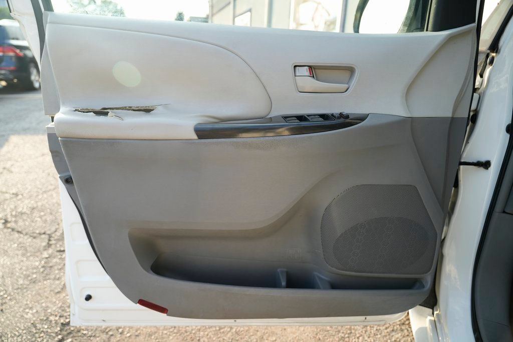 2011 Toyota Sienna Base - Photo 25