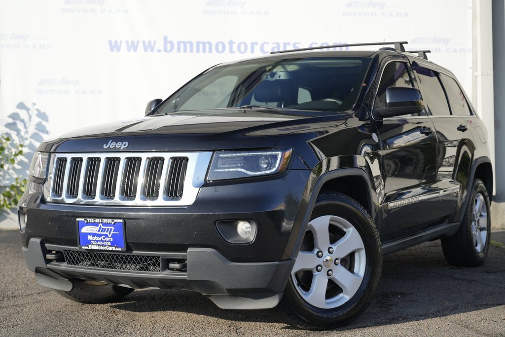 2011 Jeep Grand Cherokee Laredo photo 2