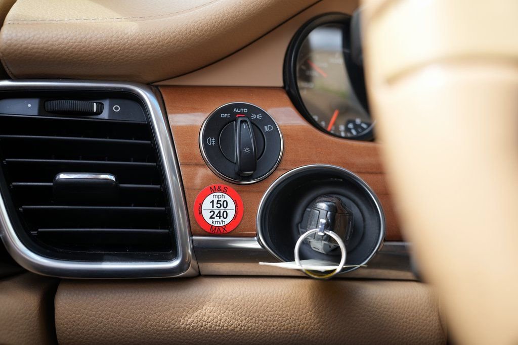 2013 Porsche Panamera - Photo 47