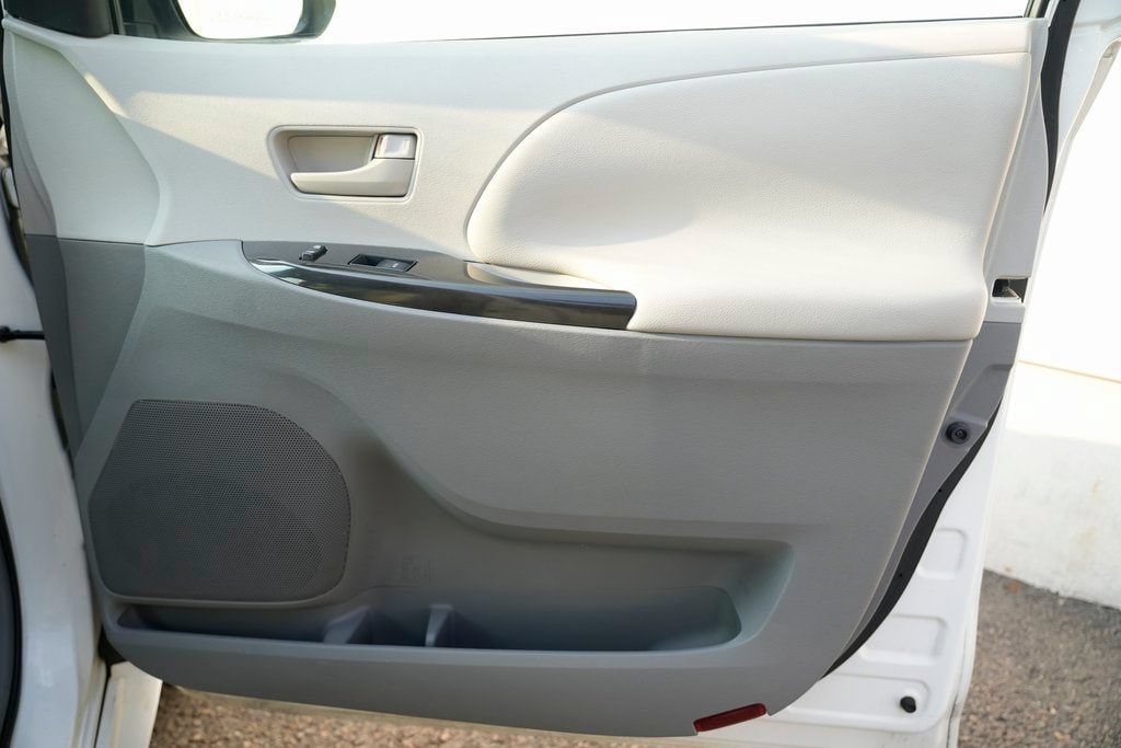 2011 Toyota Sienna Base - Photo 29