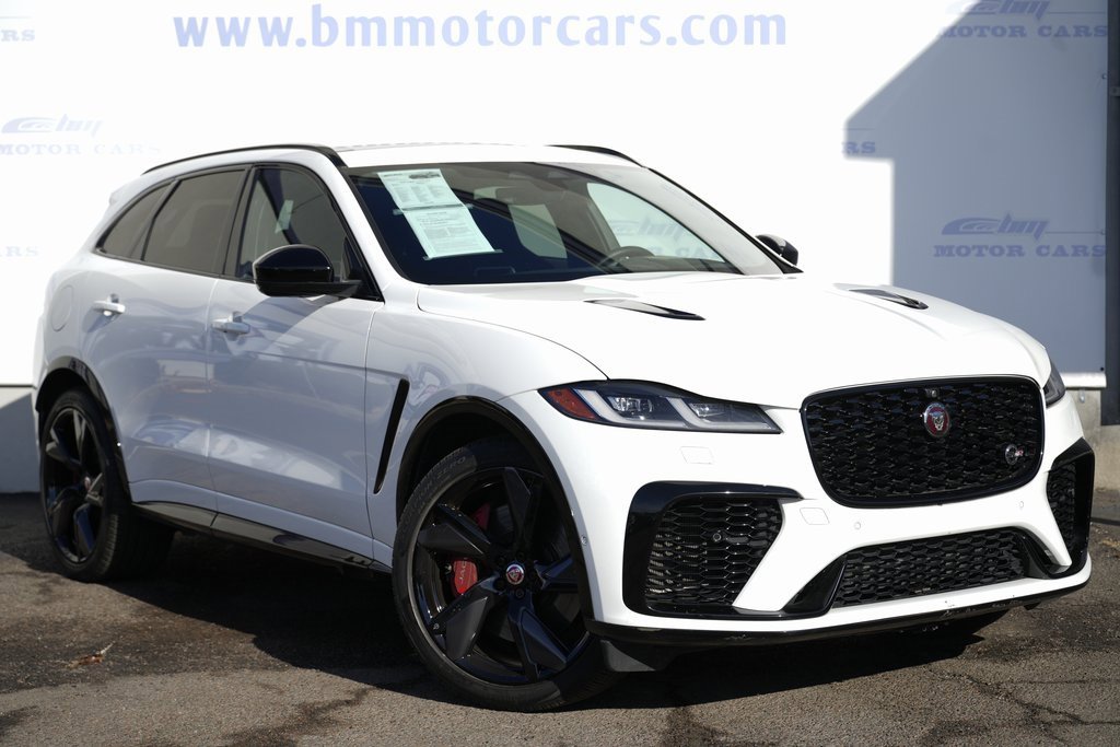 2022 Jaguar F-PACE SVR's photo