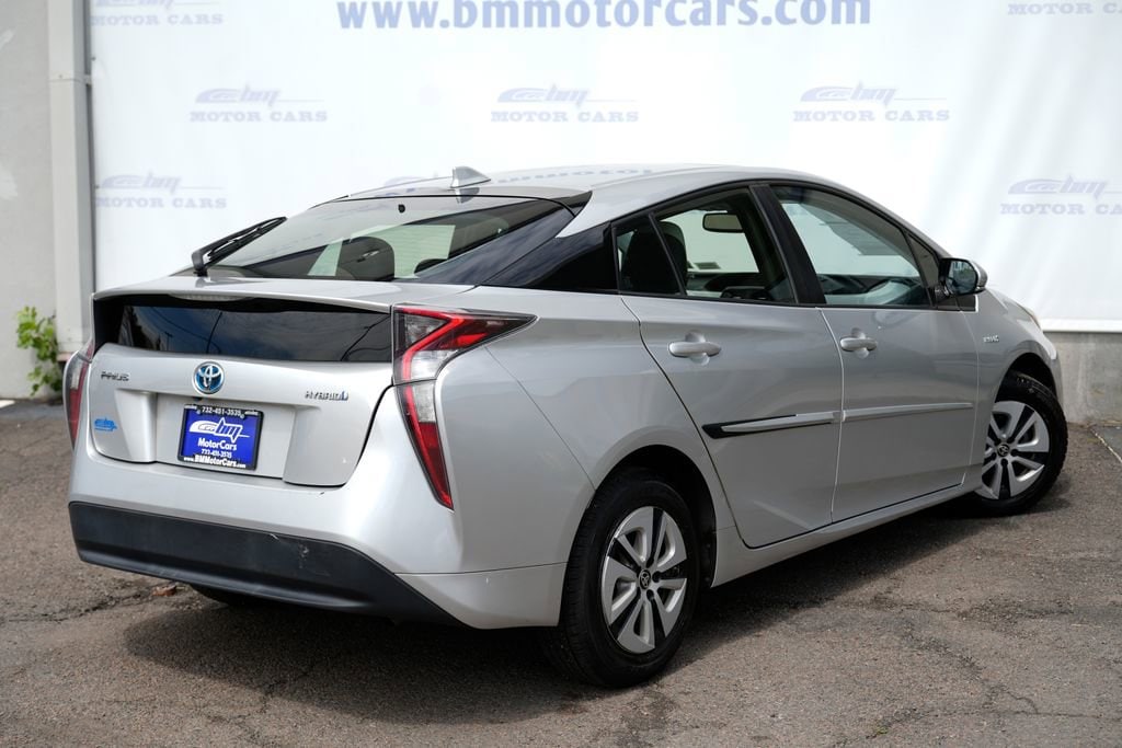 2017 Toyota Prius Four's photo