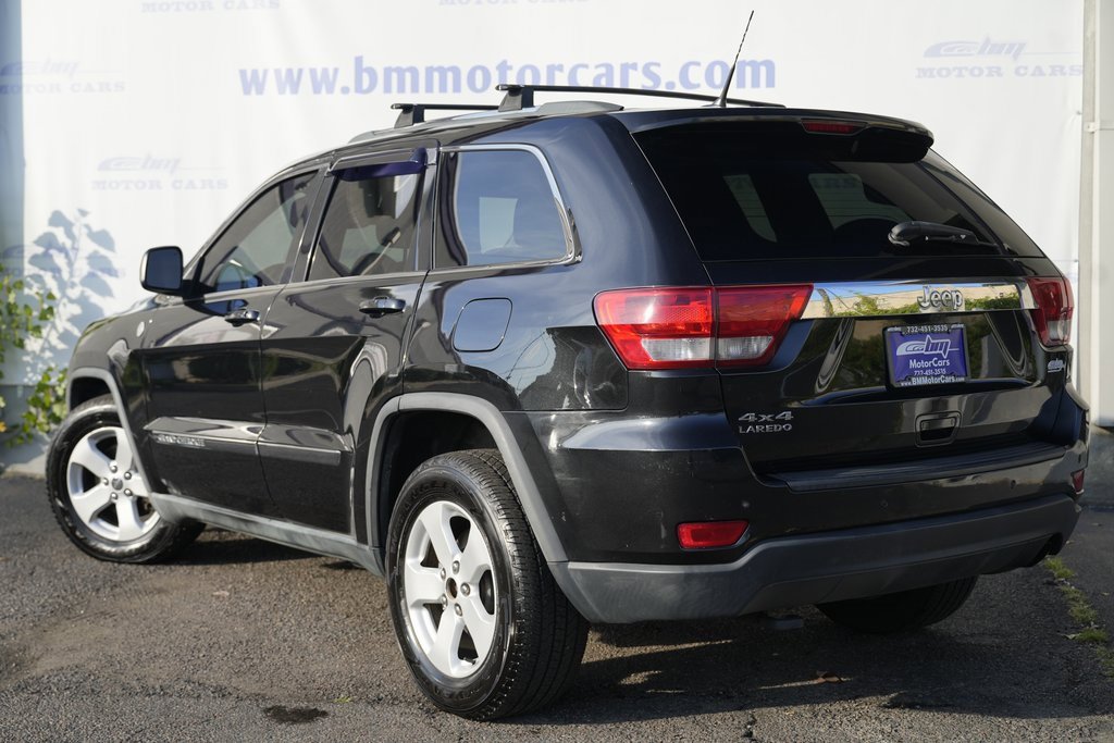 2011 Jeep Grand Cherokee Laredo photo 4