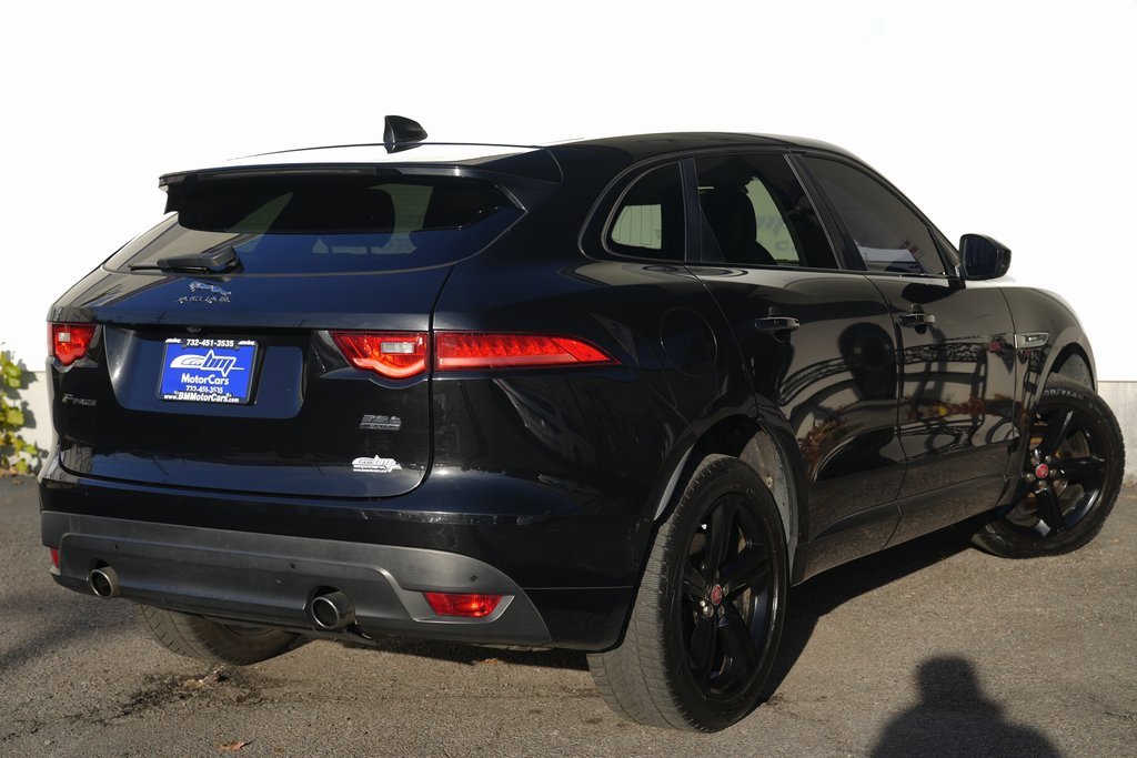 2017 Jaguar F-PACE R-Sport photo 3