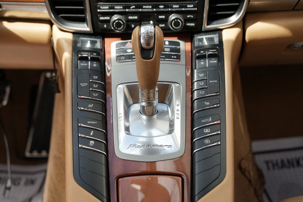 2013 Porsche Panamera - Photo 42