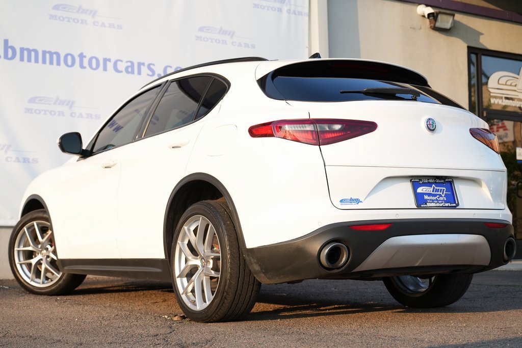 2019 Alfa Romeo Stelvio Ti Sport photo 4