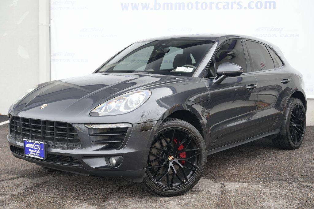 2017 Porsche Macan Base photo 2