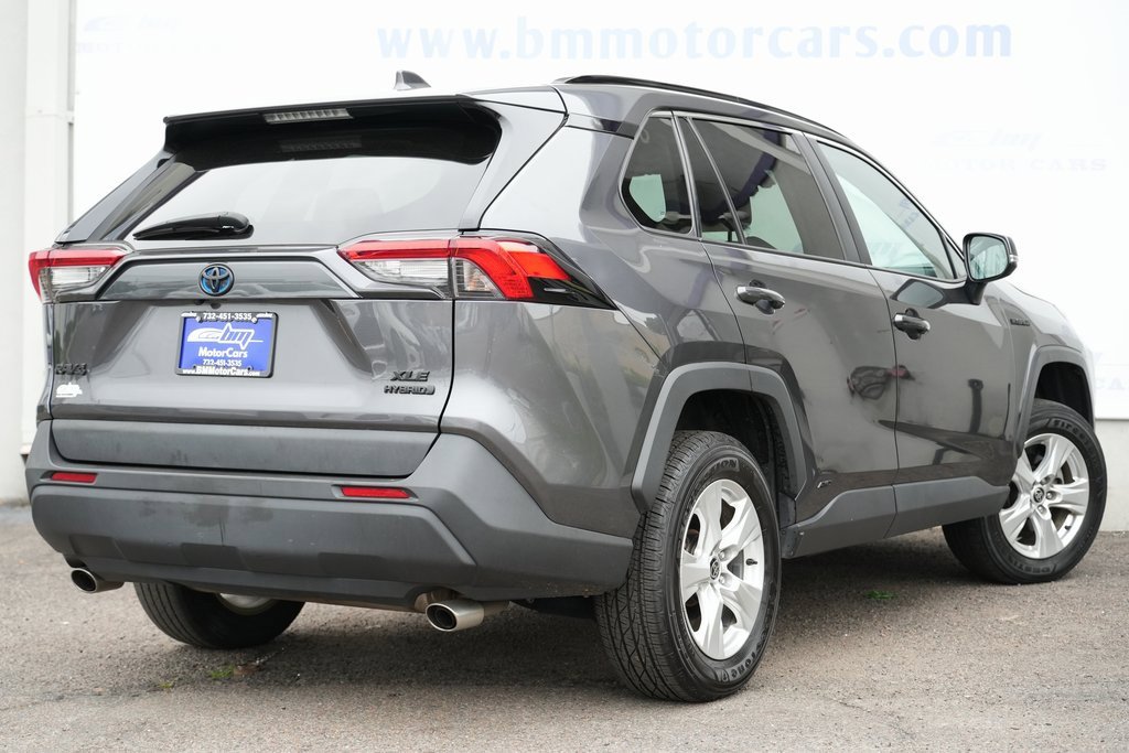 2021 Toyota RAV4 Hybrid XLE photo 3