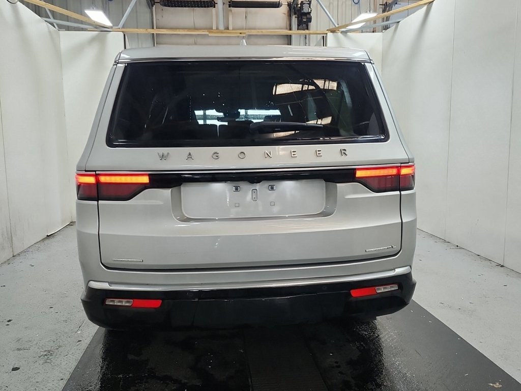 2023 Jeep Wagoneer L Series II photo 2