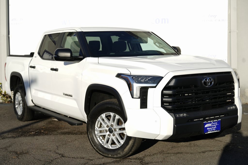 2024 Toyota Tundra SR5's photo
