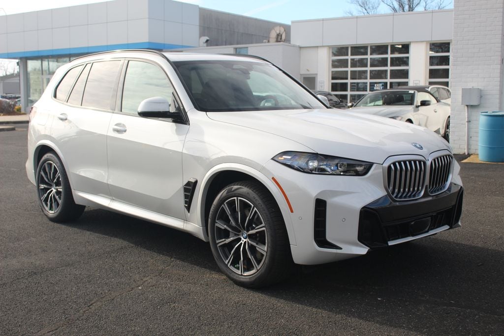 2026 BMW X5 xDrive50e's photo
