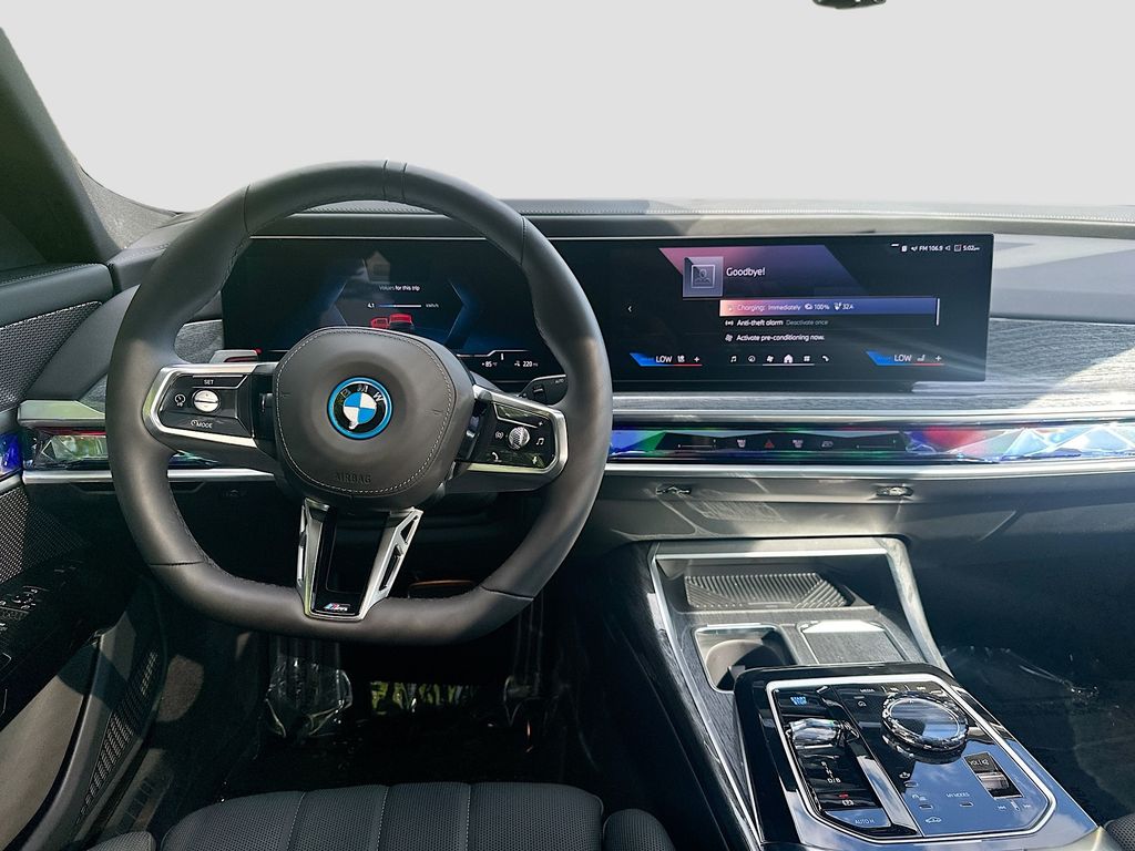2025 BMW i7 60 - Photo 24