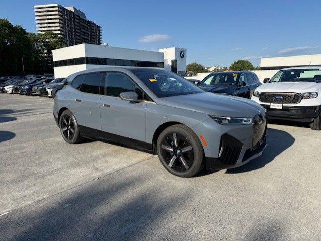 2023 BMW iX xDrive50's photo