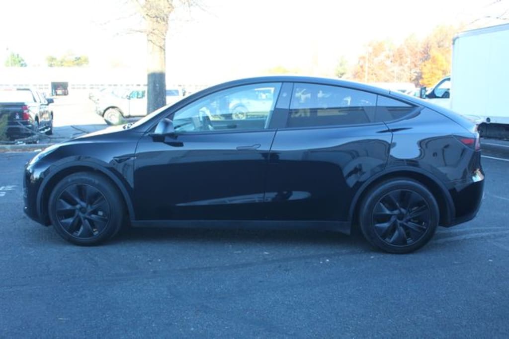Used 2024 Tesla Model Y Standard Range SUV