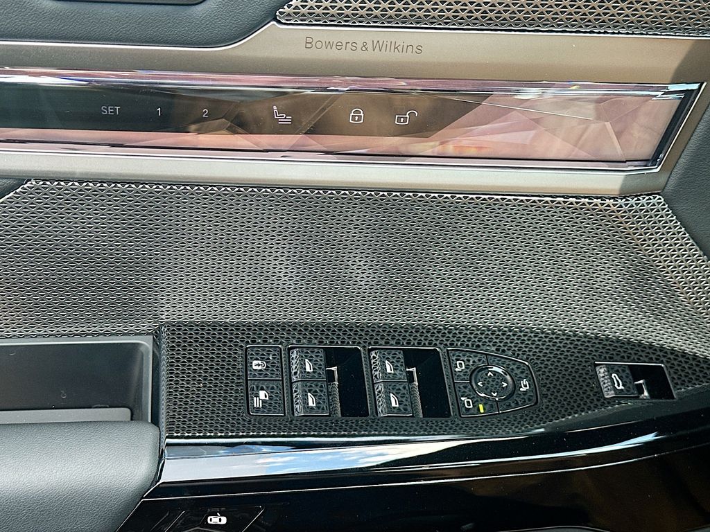 2025 BMW i7 60 - Photo 18