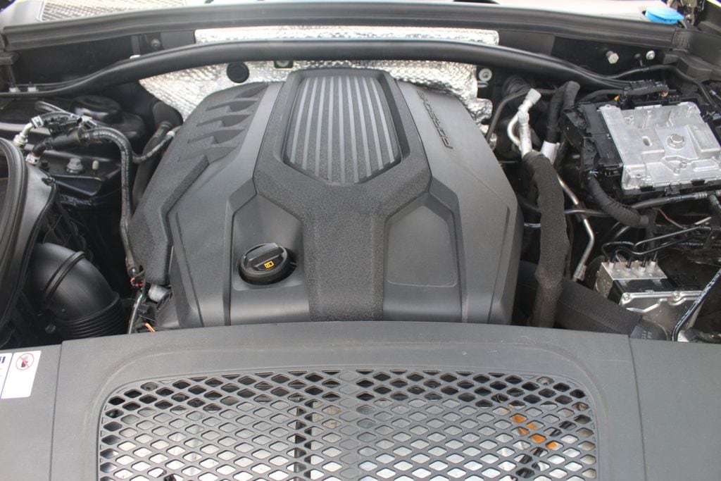 Used 2022 Porsche Macan Base SUV