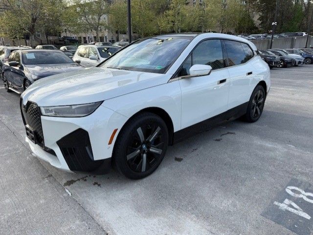 2024 BMW iX xDrive50's photo
