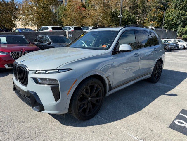 2025 BMW X7 40i