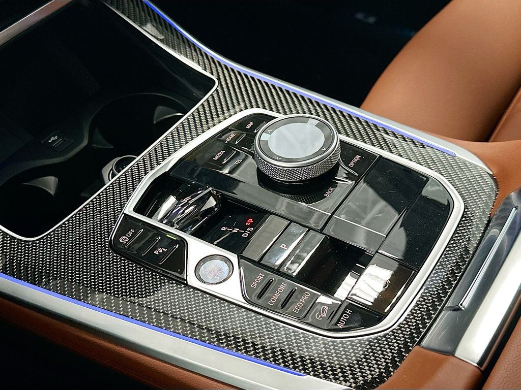 2026 BMW X5 M60i - Photo 17